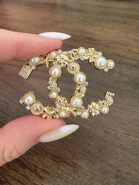 New Gold Pearl CC Logo Brooch - Classic Women's Jewelry
